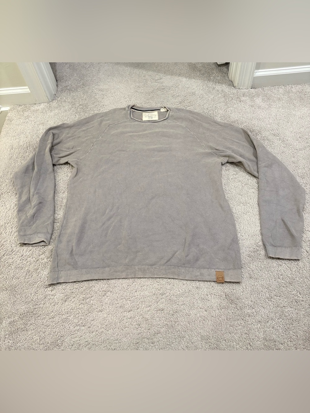 Men's Medium Lightweight Crewneck Long Sleeve Shirt in Light Gray
